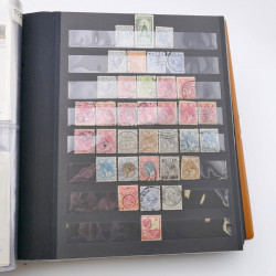 Lot de timbres de Pays-Bas neufs et oblitérés en 2 albums.