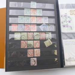 Lot de timbres de Pays-Bas neufs et oblitérés en 2 albums.