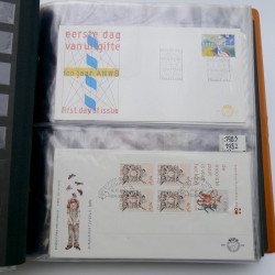 Lot de timbres de Pays-Bas neufs et oblitérés en 2 albums.