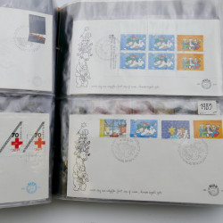 Lot de timbres de Pays-Bas neufs et oblitérés en 2 albums.