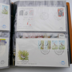 Lot de timbres de Pays-Bas neufs et oblitérés en 2 albums.