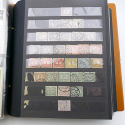 Lot de timbres de Pays-Bas neufs et oblitérés en 2 albums.