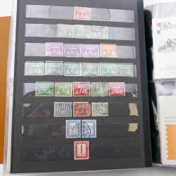 Lot de timbres de Pays-Bas neufs et oblitérés en 2 albums.