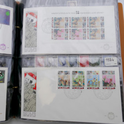 Lot de timbres de Pays-Bas neufs et oblitérés en 2 albums.