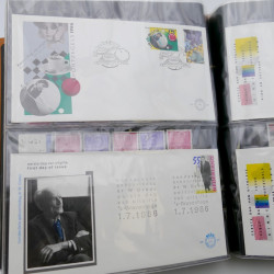 Lot de timbres de Pays-Bas neufs et oblitérés en 2 albums.