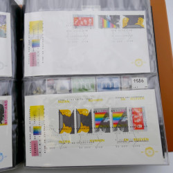 Lot de timbres de Pays-Bas neufs et oblitérés en 2 albums.