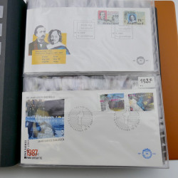 Lot de timbres de Pays-Bas neufs et oblitérés en 2 albums.