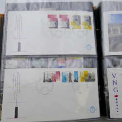 Lot de timbres de Pays-Bas neufs et oblitérés en 2 albums.