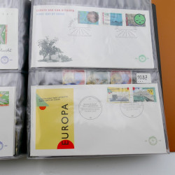 Lot de timbres de Pays-Bas neufs et oblitérés en 2 albums.