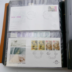 Lot de timbres de Pays-Bas neufs et oblitérés en 2 albums.