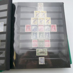 Lot de timbres de Turquie neufs et oblitérés en 2 albums.