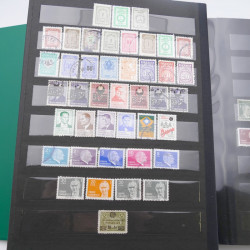 Lot de timbres de Turquie neufs et oblitérés en 2 albums.