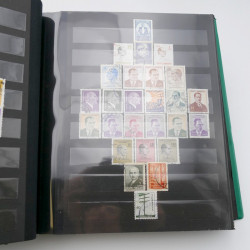 Lot de timbres de Turquie neufs et oblitérés en 2 albums.