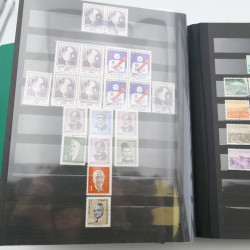 Lot de timbres de Turquie neufs et oblitérés en 2 albums.
