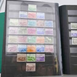Lot de timbres de Turquie neufs et oblitérés en 2 albums.