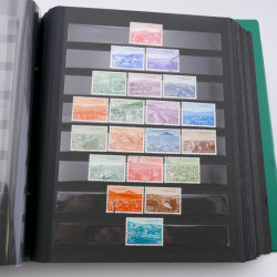 Lot de timbres de Turquie neufs et oblitérés en 2 albums.
