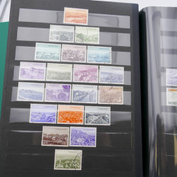 Lot de timbres de Turquie neufs et oblitérés en 2 albums.