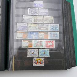Lot de timbres de Turquie neufs et oblitérés en 2 albums.