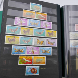 Lot de timbres de Turquie neufs et oblitérés en 2 albums.