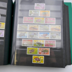 Lot de timbres de Turquie neufs et oblitérés en 2 albums.