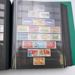 Lot de timbres de Turquie neufs et oblitérés en 2 albums.