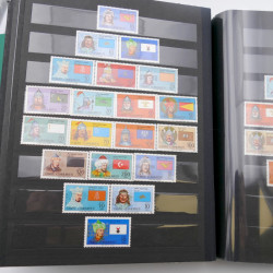 Lot de timbres de Turquie neufs et oblitérés en 2 albums.