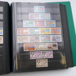 Lot de timbres de Turquie neufs et oblitérés en 2 albums.