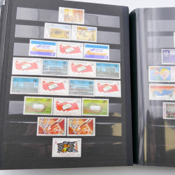 Lot de timbres de Turquie neufs et oblitérés en 2 albums.