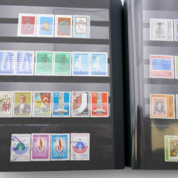 Lot de timbres de Turquie neufs et oblitérés en 2 albums.