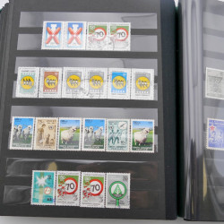 Lot de timbres de Turquie neufs et oblitérés en 2 albums.