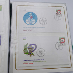Lot de timbres de Turquie neufs et oblitérés en 2 albums.