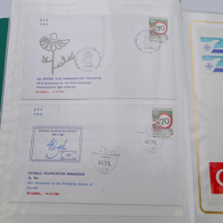 Lot de timbres de Turquie neufs et oblitérés en 2 albums.
