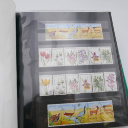 Lot de timbres de Turquie neufs et oblitérés en 2 albums.