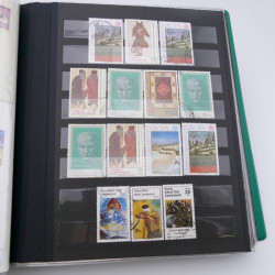 Lot de timbres de Turquie neufs et oblitérés en 2 albums.