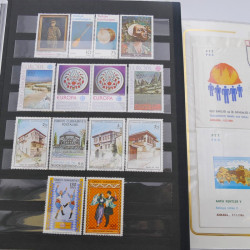 Lot de timbres de Turquie neufs et oblitérés en 2 albums.