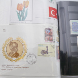 Lot de timbres de Turquie neufs et oblitérés en 2 albums.