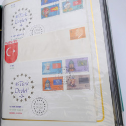 Lot de timbres de Turquie neufs et oblitérés en 2 albums.
