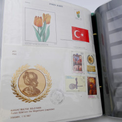 Lot de timbres de Turquie neufs et oblitérés en 2 albums.