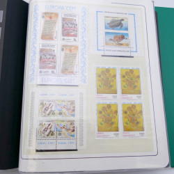 Lot de timbres de Turquie neufs et oblitérés en 2 albums.