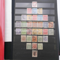 Lot de timbres de Pologne neufs et oblitérés en 2 albums.
