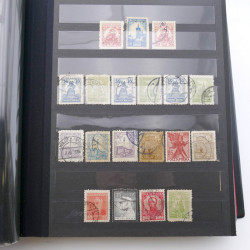 Lot de timbres de Pologne neufs et oblitérés en 2 albums.