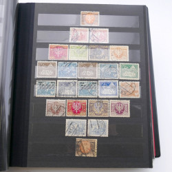 Lot de timbres de Pologne neufs et oblitérés en 2 albums.