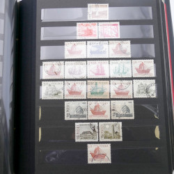Lot de timbres de Pologne neufs et oblitérés en 2 albums.