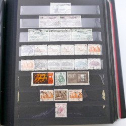 Lot de timbres de Pologne neufs et oblitérés en 2 albums.