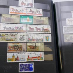 Lot de timbres de Pologne neufs et oblitérés en 2 albums.