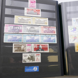Lot de timbres de Pologne neufs et oblitérés en 2 albums.