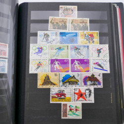 Lot de timbres de Pologne neufs et oblitérés en 2 albums.