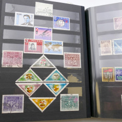 Lot de timbres de Pologne neufs et oblitérés en 2 albums.