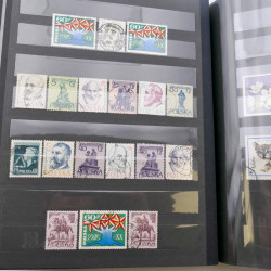 Lot de timbres de Pologne neufs et oblitérés en 2 albums.
