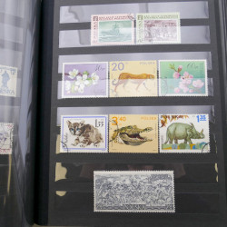 Lot de timbres de Pologne neufs et oblitérés en 2 albums.